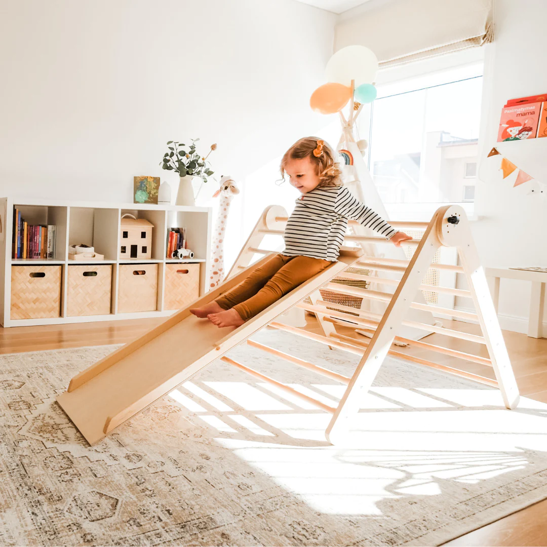 pikler trikampis suvaiku.lt sekuvaiku modern montessori raida vaiko ritmu laipynė vaikams