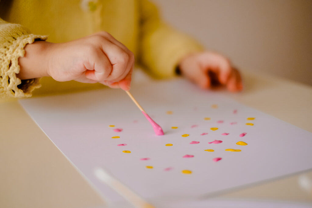 darbeliai su vaiku medis ranka DIY suvaiku.lt modern montessori