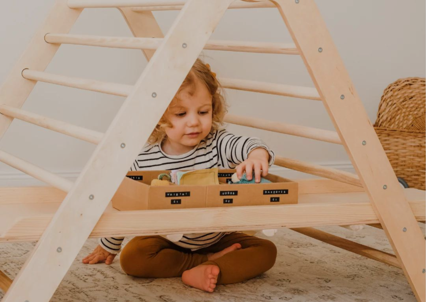 pikler trikampis suvaiku.lt sekuvaiku modern montessori raida vaiko ritmu laipynė vaikams